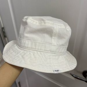 Aritzia TNA white bucket hat